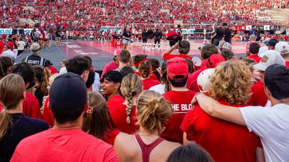 Nebraska volleyball sets record with over 92,000 fans in attendance - ESPN  Video