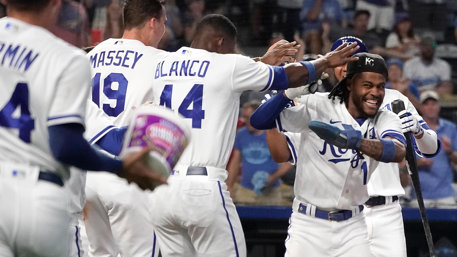 Royals waste 9-run lead, beat White Sox 11-10 in nightcap after