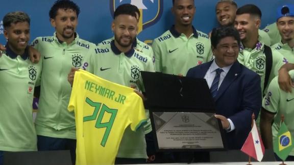 Neymar and Ronaldo pen emotional tributes to Pele as Lionel Messi