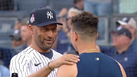 Jeter returns as Yankees honor 1998 team at Old-Timers' Day, Boone booed by  some - ABC News