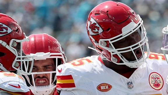 Chiefs overcome mistakes to beat Jaguars 17-9, Kansas City's 3rd