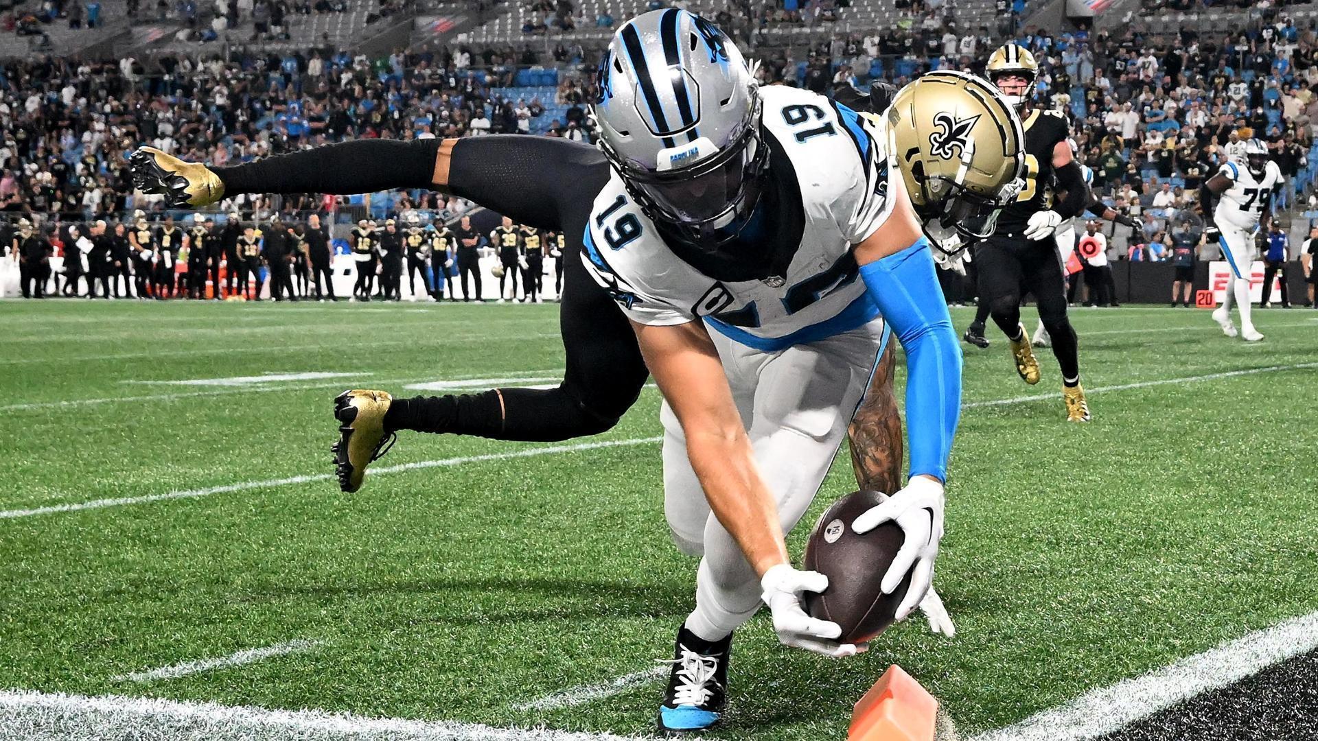 Tony Jones Jr. scores twice, Saints' defense shuts down Panthers