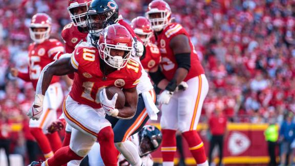 Chiefs vs Bucs: Mahomes 'Houdini' TD pass to Edwards-Helaire