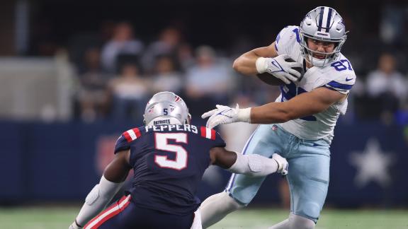 October 16, 2022, Philadelphia, PA, USA: October 16, 2022: Philadelphia  Eagles linebacker Kyzir White (43) tackles Dallas Cowboys tight end Jake  Ferguson (87) after a catch during the NFL football matchup between