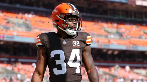 HOUSTON, TX - DECEMBER 04: Cleveland Browns running back Jerome Ford (34)  warms up during the NFL