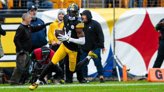 George Pickens of the Pittsburgh Steelers leaps for a reception