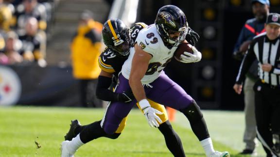 AFC tight end Mark Andrews, of the Baltimore Ravens, (89) scores a