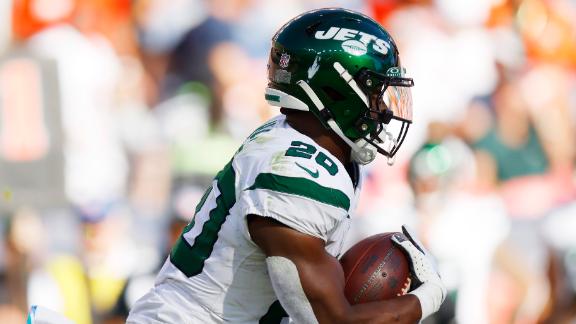 Breece Hall continues solid rookie season, Jets beat Packers 27-10