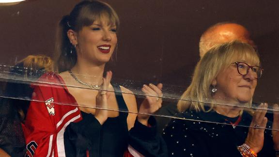 Top-selling NFL jerseys: Taylor Swift ties spike Travis Kelce's