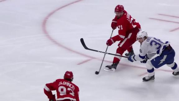 Alex DeBrincat scores 2 goals in Red Wings win over Lightning