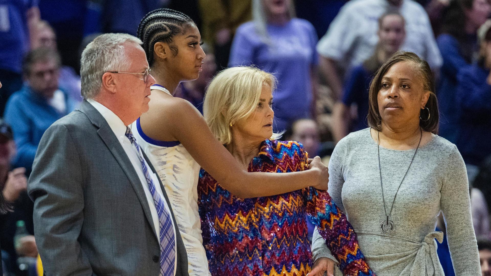 Kim Mulkey ejected, has to be held back by Angel Reese