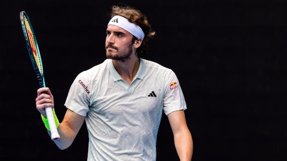 'He had no right to win that point.' Tsitsipas wins amazing rally