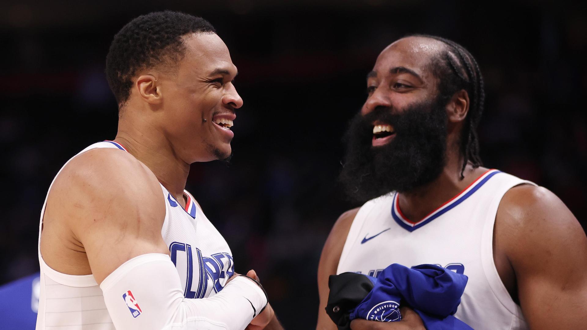 Westbrook reaches 25,000 career points and Leonard scores 33 to lead