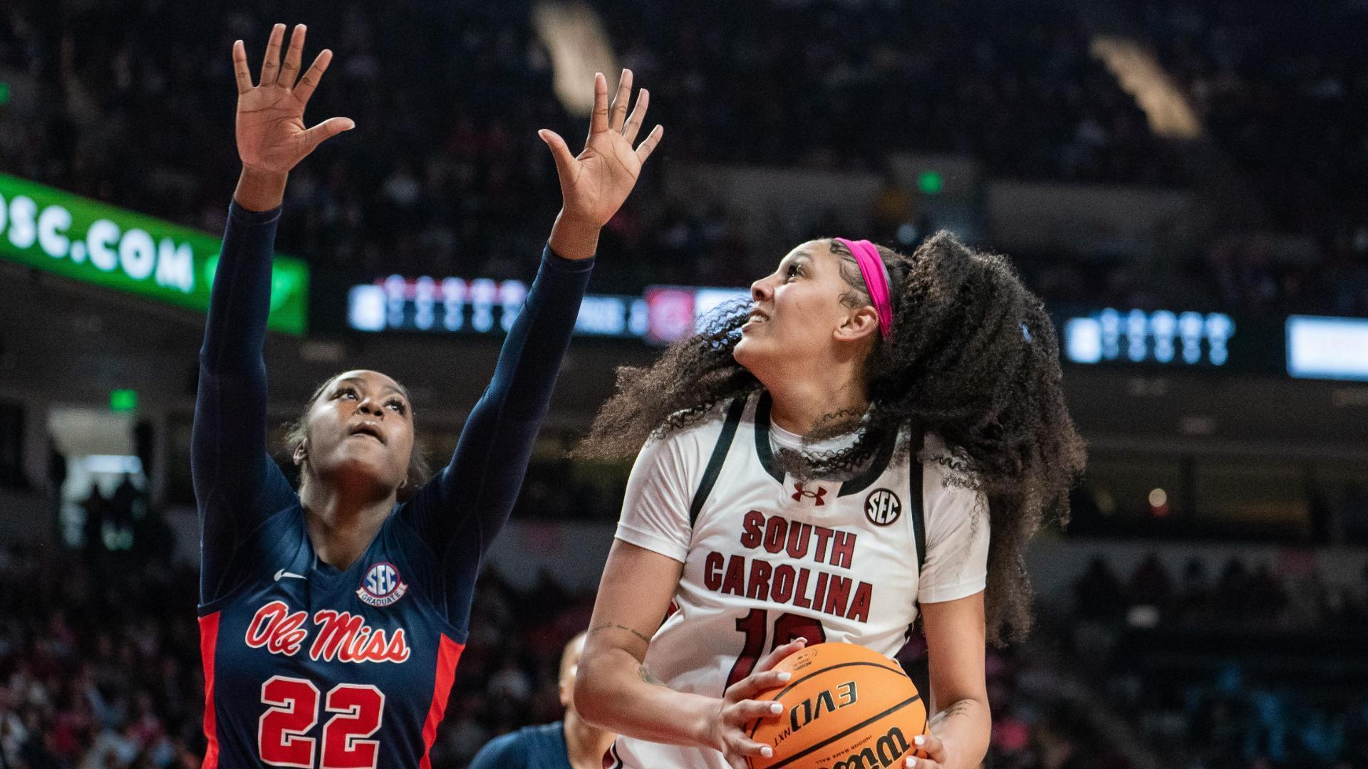 Kamilla Cardoso backs down defender for a bucket