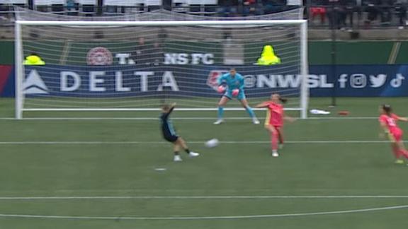 Esther González slots home the opening goal for Gotham FC