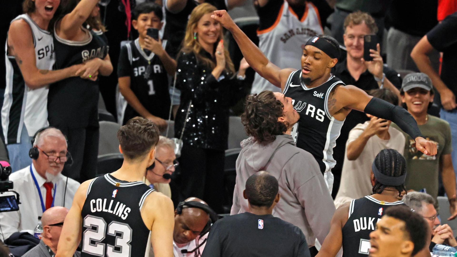 Devonte' Graham's floater wins it for Spurs in dramatic finish