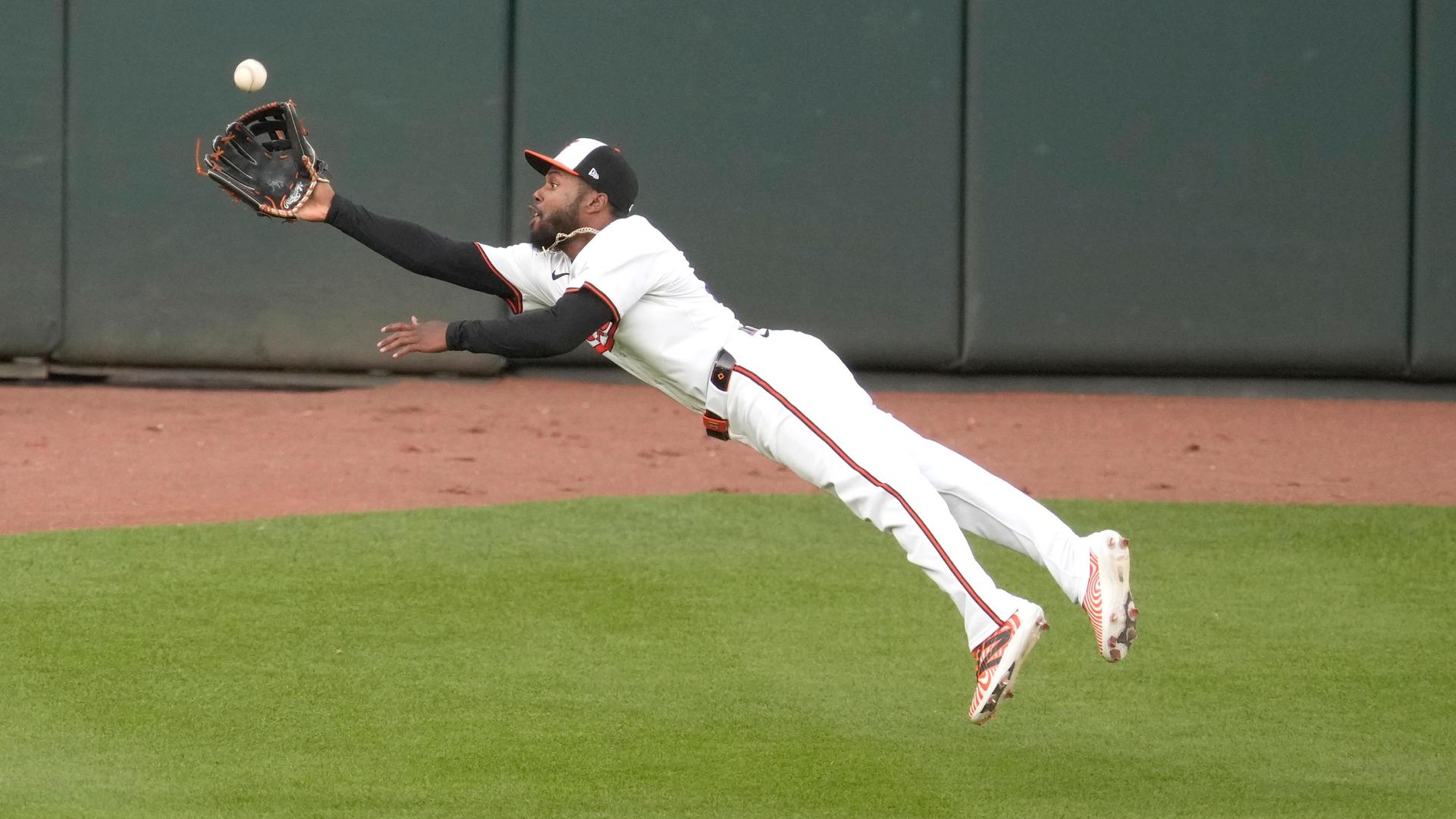 Cedric Mullins shines with his glove and bat as the Orioles down the Twins 7-4