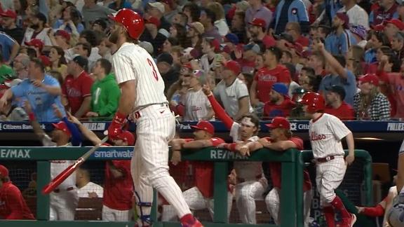 Bryce Harper tees off for a HR to extend Phils' lead