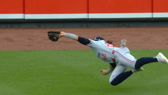 Austin Martin goes full Superman for an amazing catch