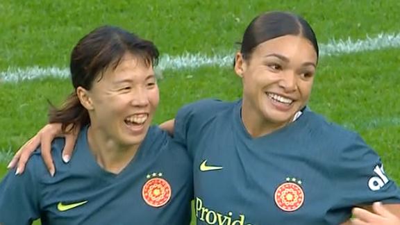 Sophia Smith's excellent footwork and finish makes it 1-0 Thorns