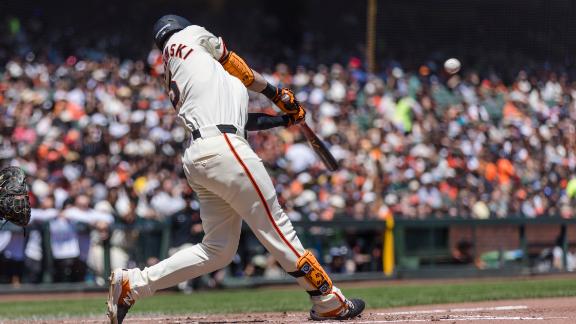 Giants hit back-to-back solo HRs