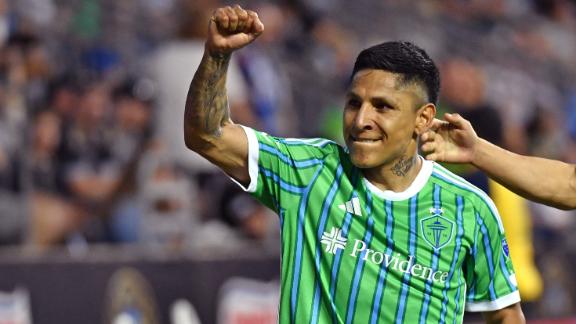 Raul Ruidiaz catches the GK out with 50-yard goal for Sounders