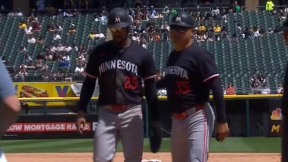 Byron Buxton leaves game after steal attempt