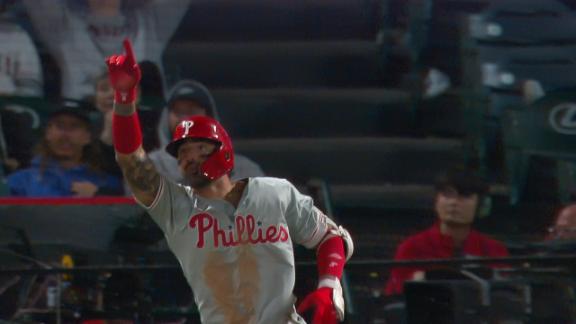 Phillies homer twice in the 9th inning to take the lead
