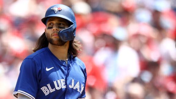 Blue Jays tack on 2 with back-to-back RBI singles
