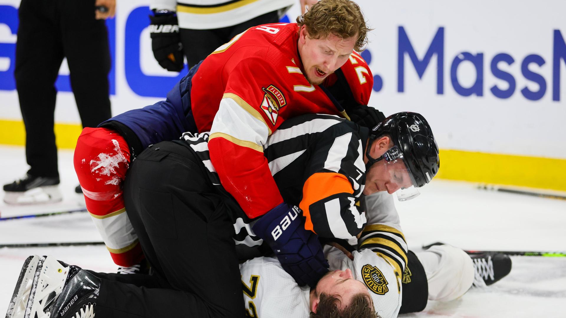 Brawl breaks out after Panthers score 6th goal of the game