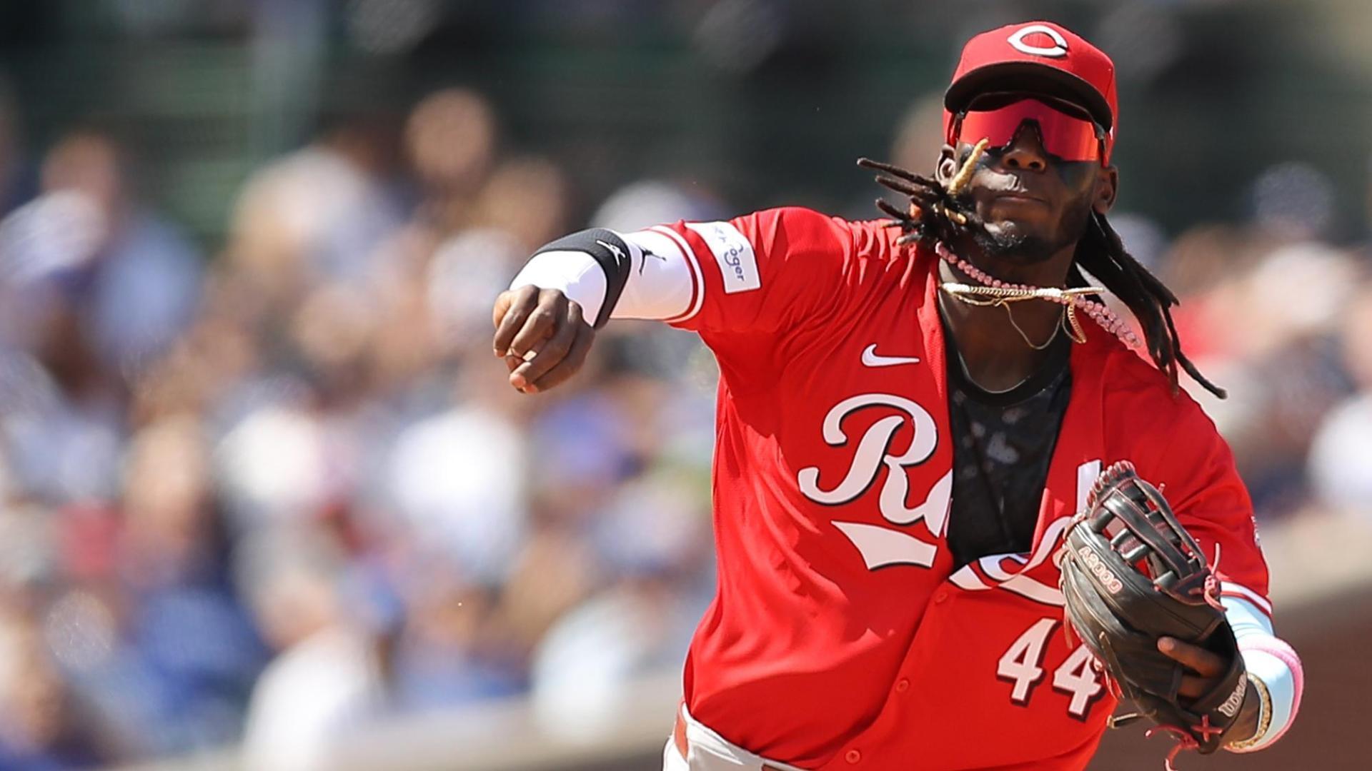 Santiago Espinal hits 2-run homer  Reds hold on to beat Cubs 5-4