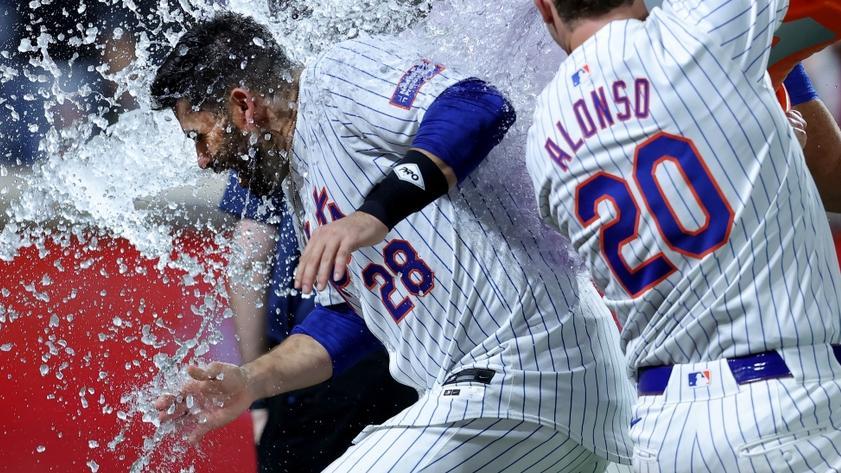 Martinez hits 2-run homer in 9th as Mets rally past Marlins 3-2 and D  az wins in return from IL