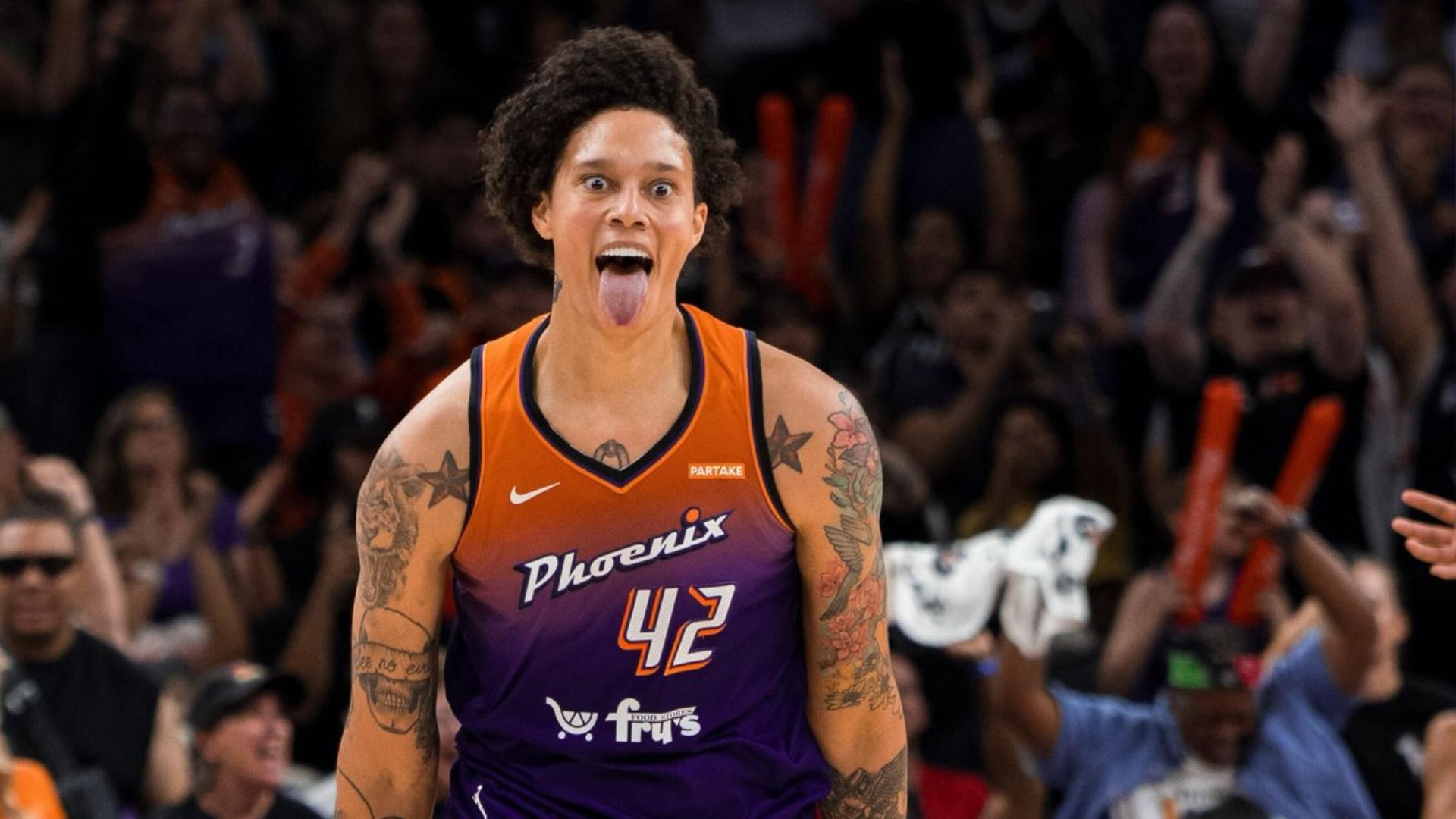 Brittney Griner fired up after burying a dagger putback