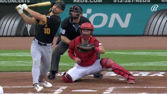 Reynolds extends hit streak to 22 games with a 2-run homer and Pirates beat Reds 9-5