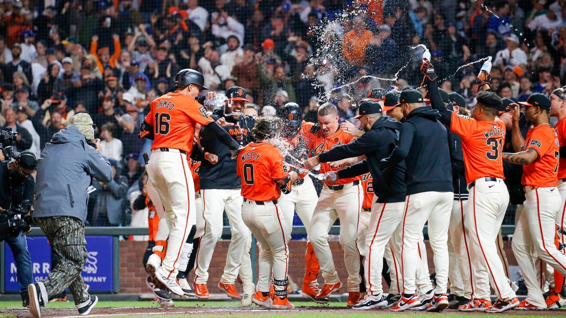 Brett Wisely hits 2-run homer in 9th to send Giants past Dodgers  5-3