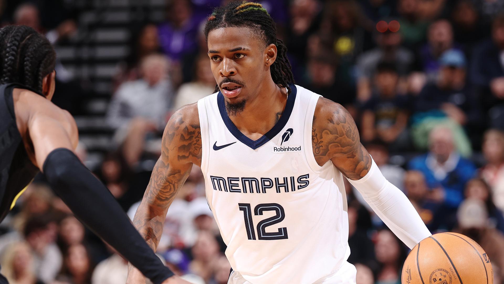 Ja Morant shows off the handles to get past a defender and gets the tough bucket to go in the clutch for the Grizzlies vs. the Jazz.