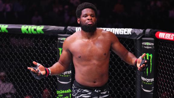 Kennedy Nzechukwu's big knee leads to TKO win over Chris Barnett