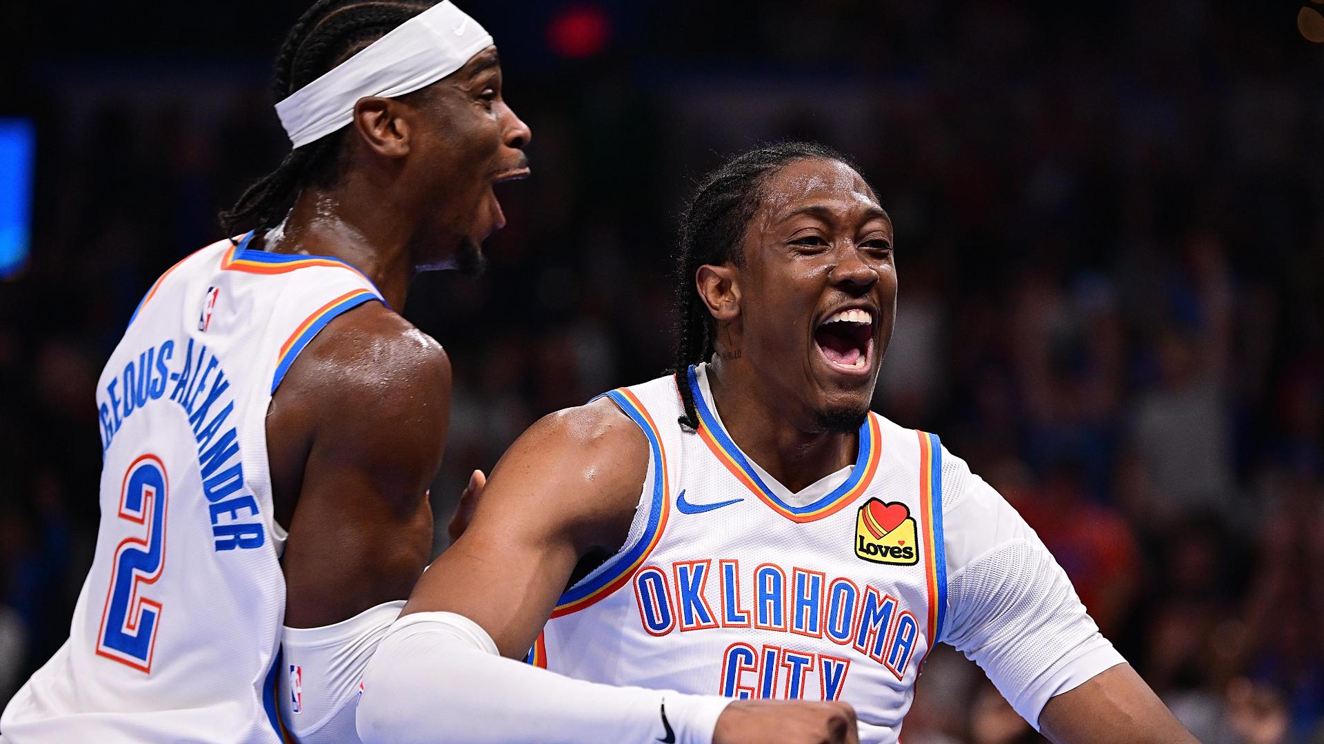 Chet Holmgren's 3-point attempt is short, but Jalen Williams catches it in midair and puts the ball in before the halftime buzzer goes off.