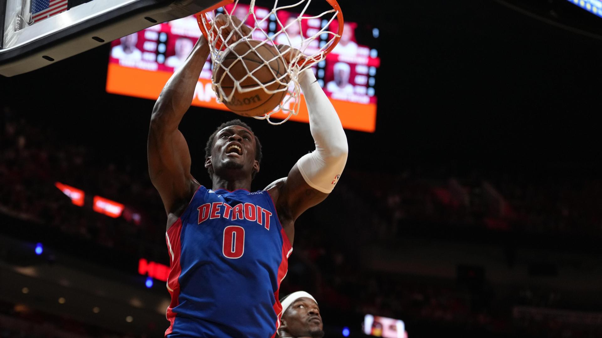 Cade Cunningham goes up top to Jalen Duren for a Pistons alley-oop slam.