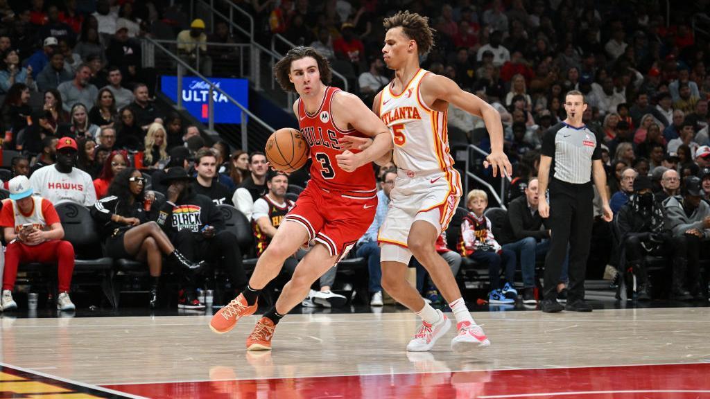 Josh Giddey does it all in the Chicago Bulls' win over the Atlanta Hawks, putting up 13 points, six rebounds, seven assists and two steals.