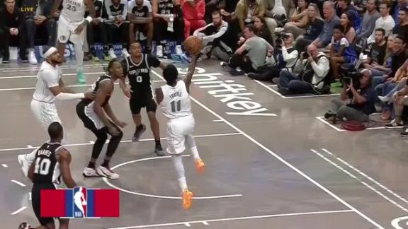 Daniel Gafford gets up for alley-oop vs. San Antonio Spurs