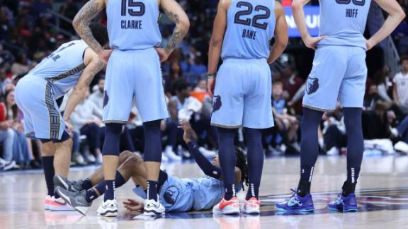 Ja Morant appears to suffer a shoulder injury after a hard screen by Daniel Theis.