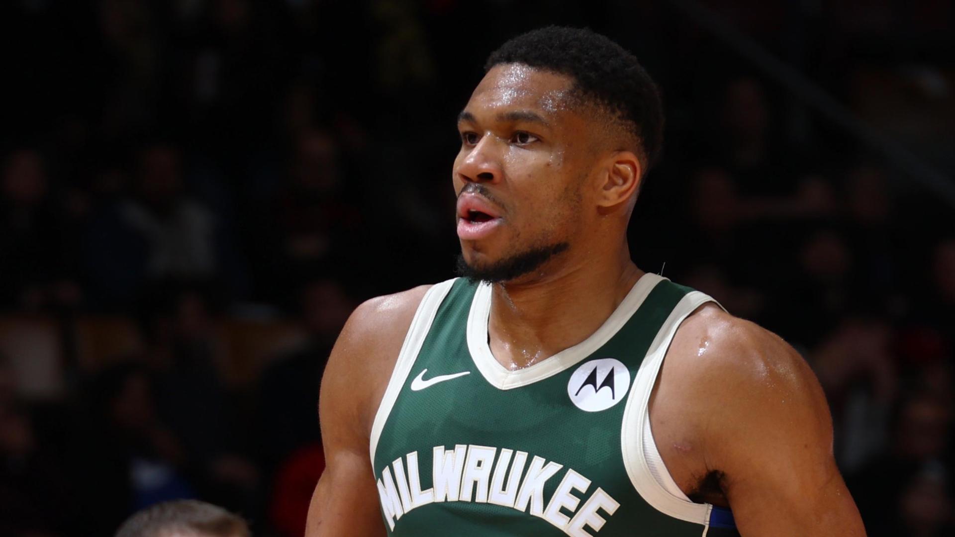 Giannis Antetokounmpo gets the ball and finishes with a nice slam for the Bucks.