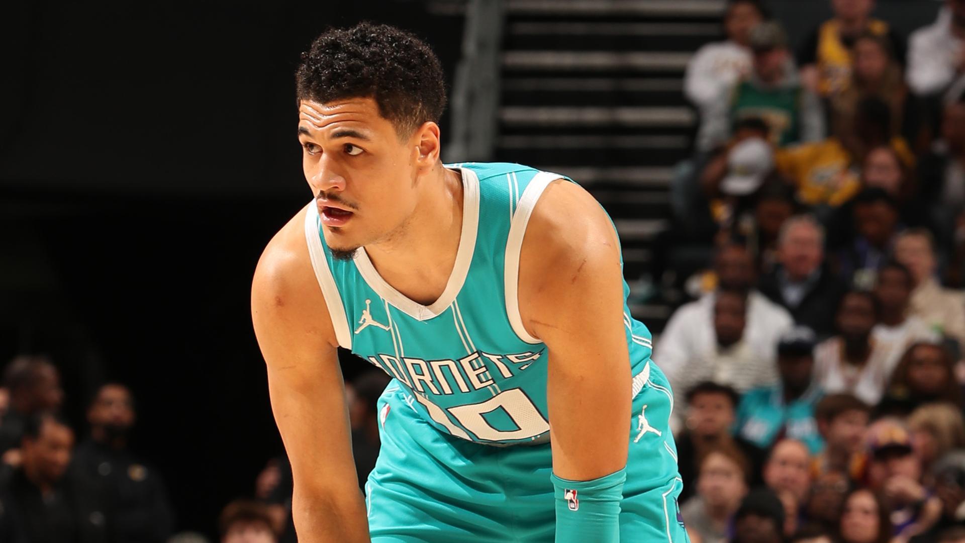 Josh Green continues his scoring output, dropping 15 points while gathering three steals for the Charlotte Hornets.