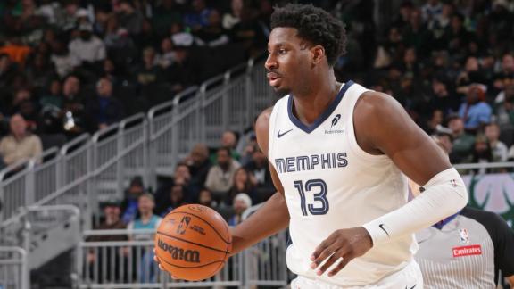 Jaren Jackson Jr. steps up big-time with 37 points in the Grizzlies' 132-119 win over the Bucks on Sunday.