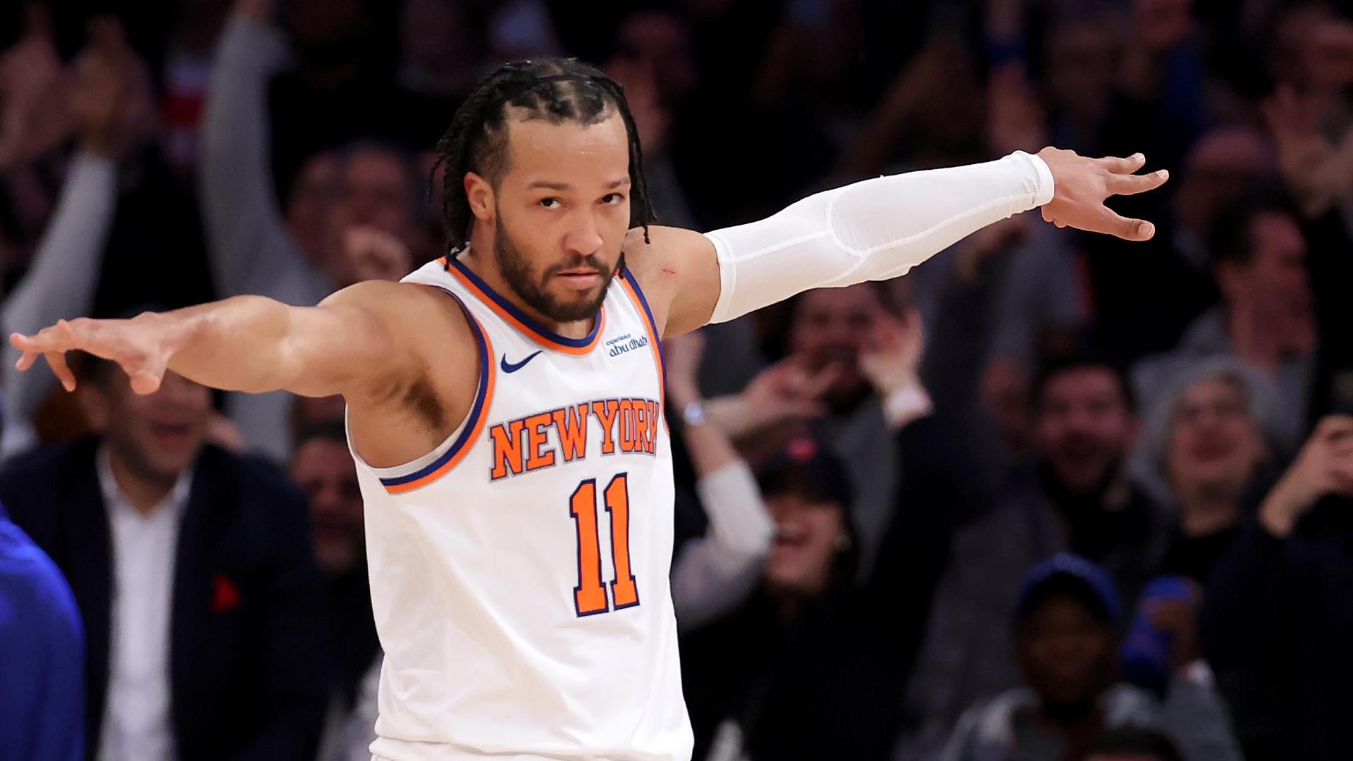 Jalen Brunson hits a 3-pointer with a minute remaining to give the Knicks a four-point lead.