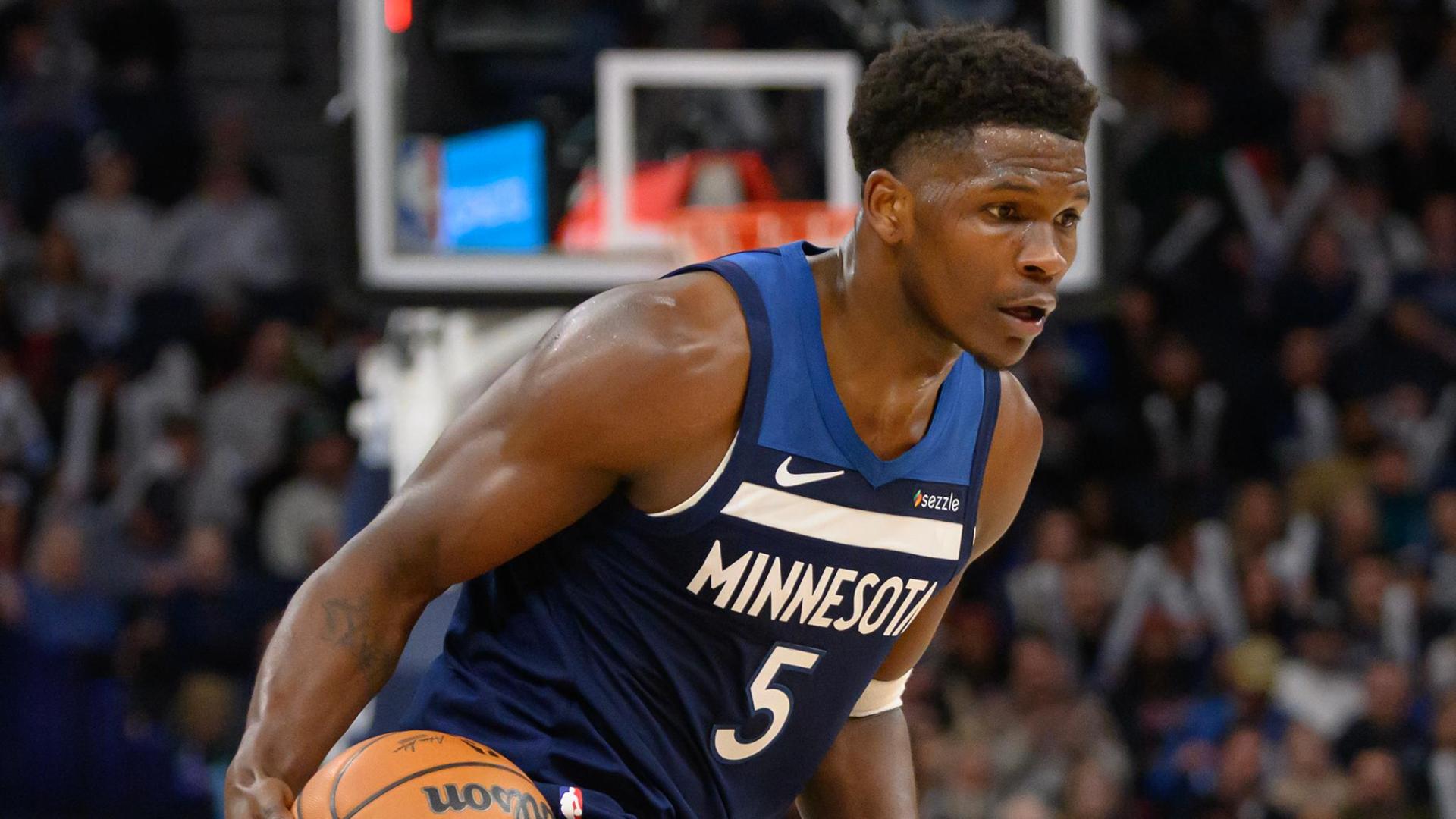Anthony Edwards scores 49 points to lead the Timberwolves to a 127-109 victory over the Bulls.