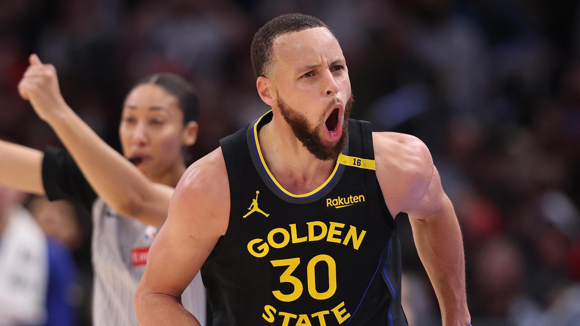 Steph Curry turns around before his 3-pointer goes in as the Warriors make a furious comeback on the Bulls.
