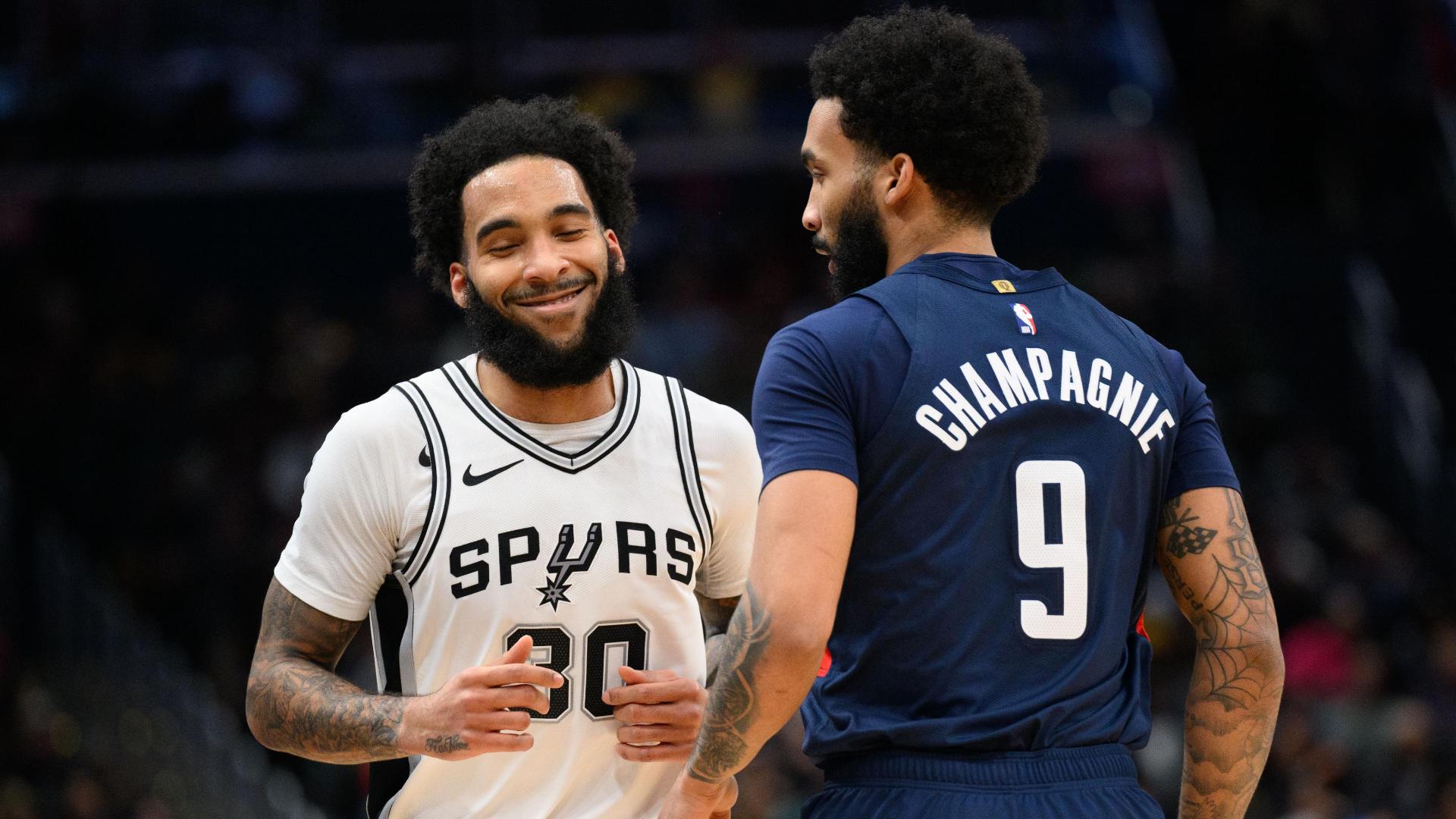 Justin Champagnie hits a 3-pointer for the Wizards over his twin brother, Julian Champagnie, and then lets him know about it.