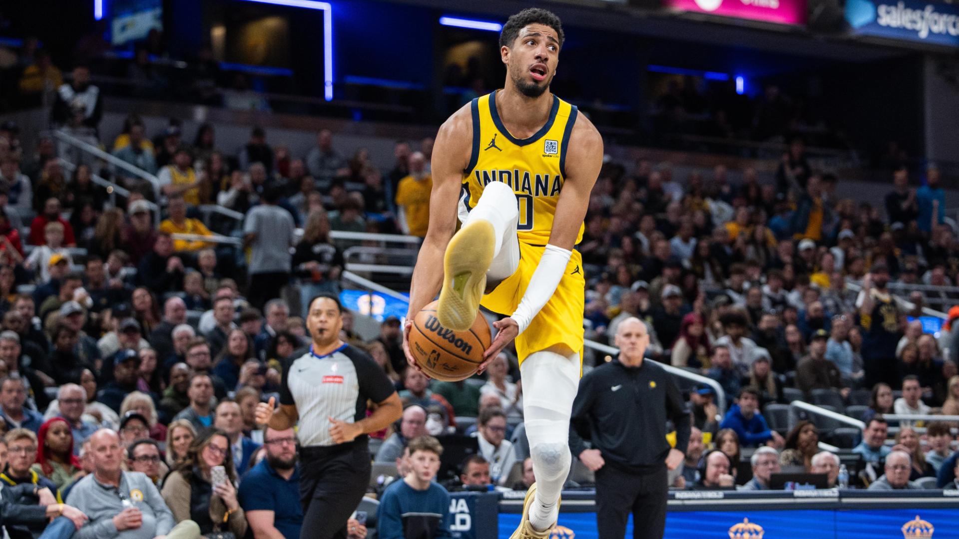 Tyrese Haliburton throws an alley-oop between his legs to Obi Toppin, who slams it home.